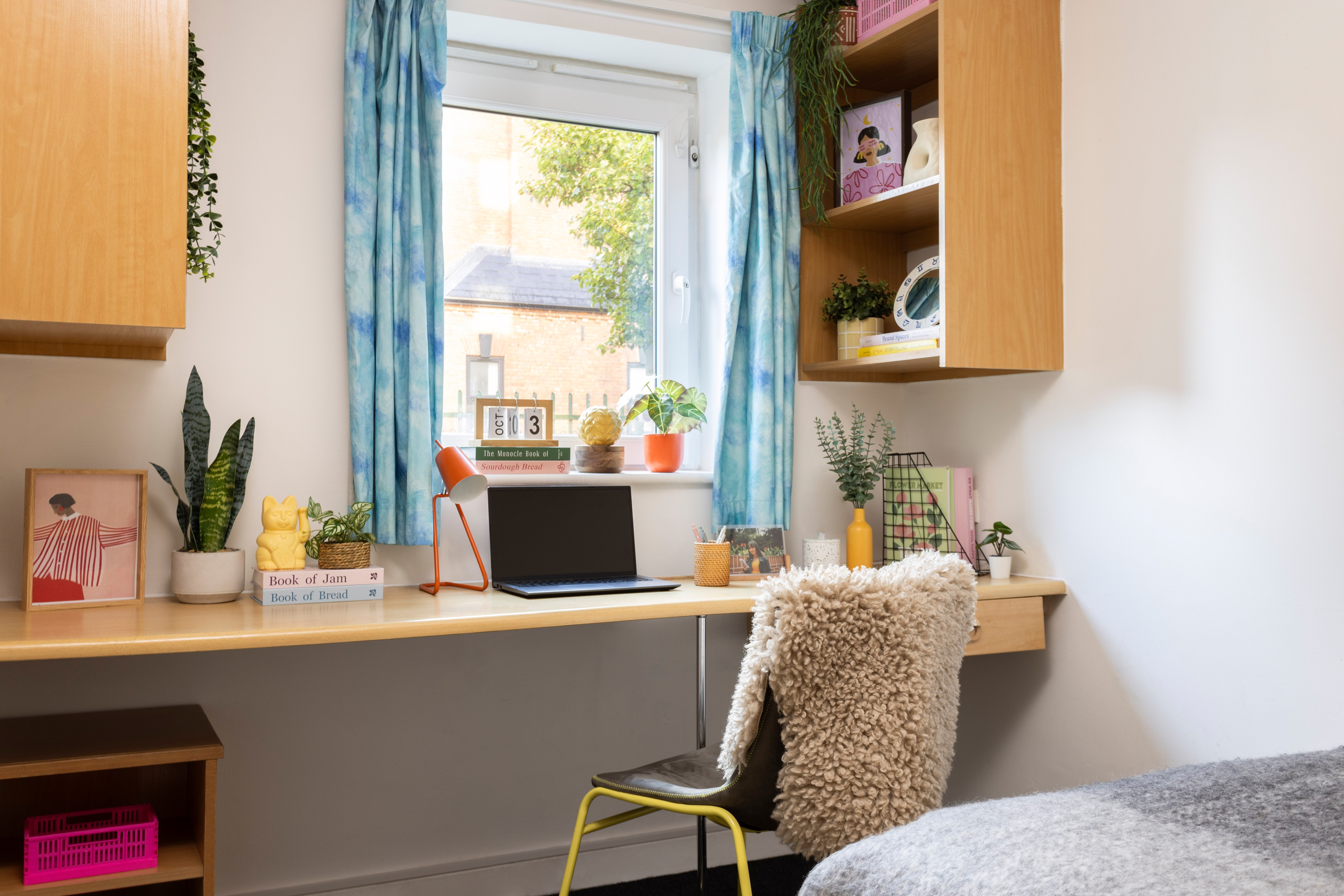 Study space in a en-suite room