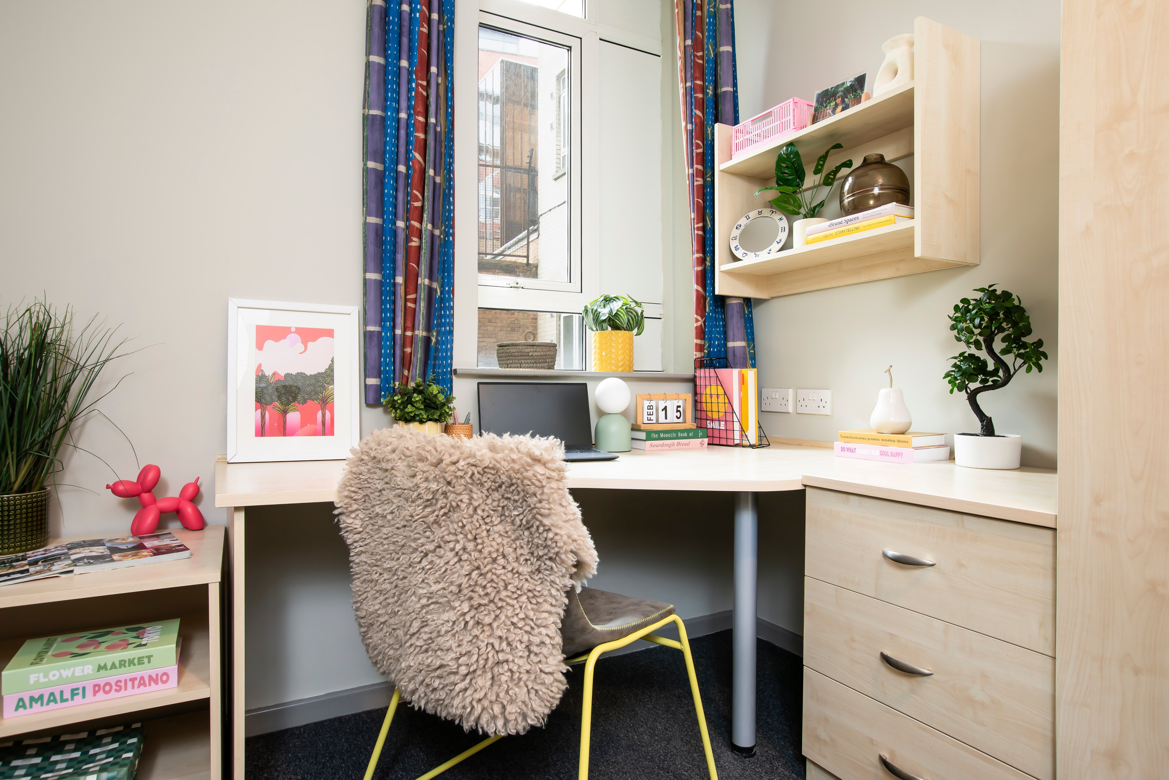 Study space in a non en-suite room