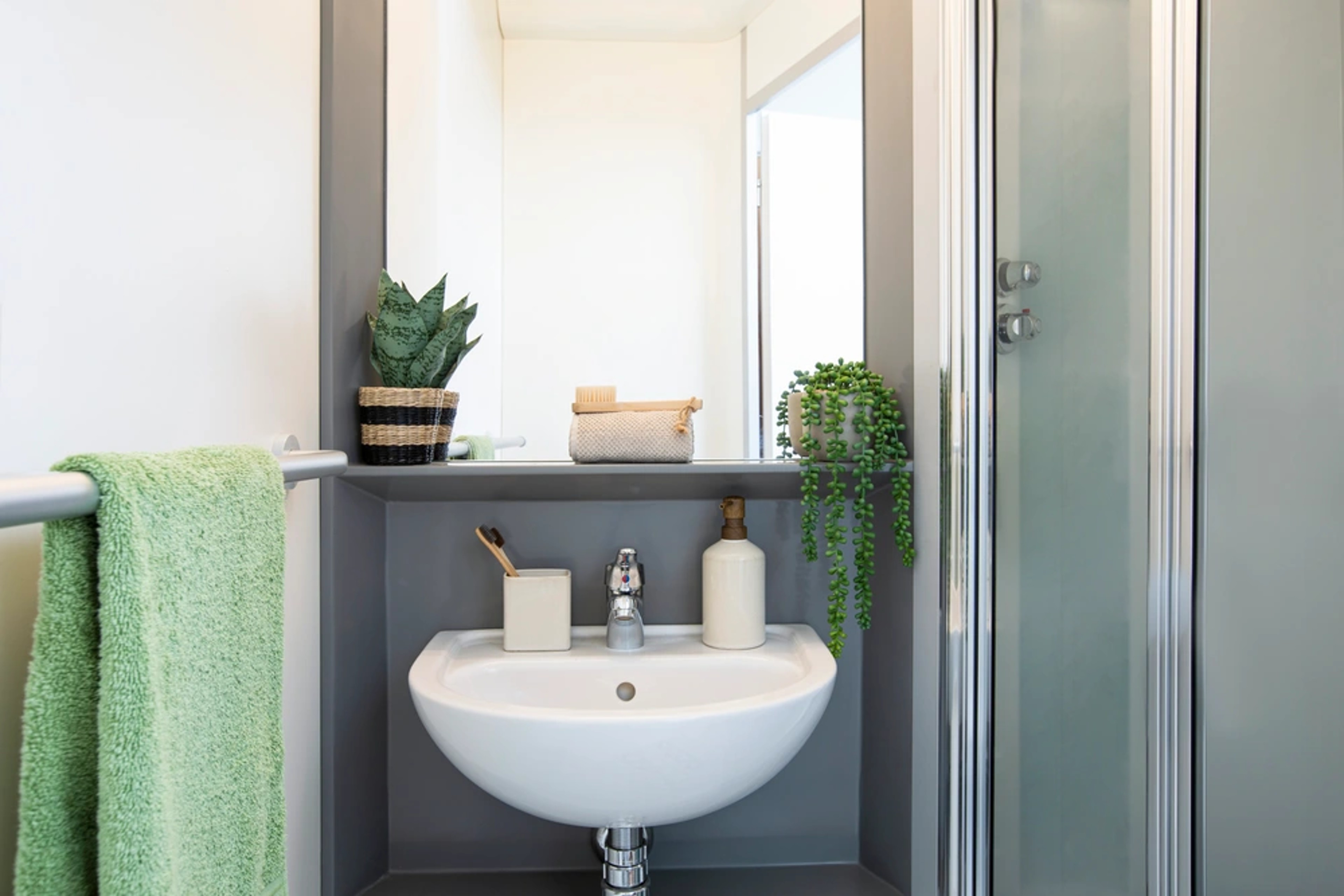 Bathroom in an Ensuite and Studio rooms