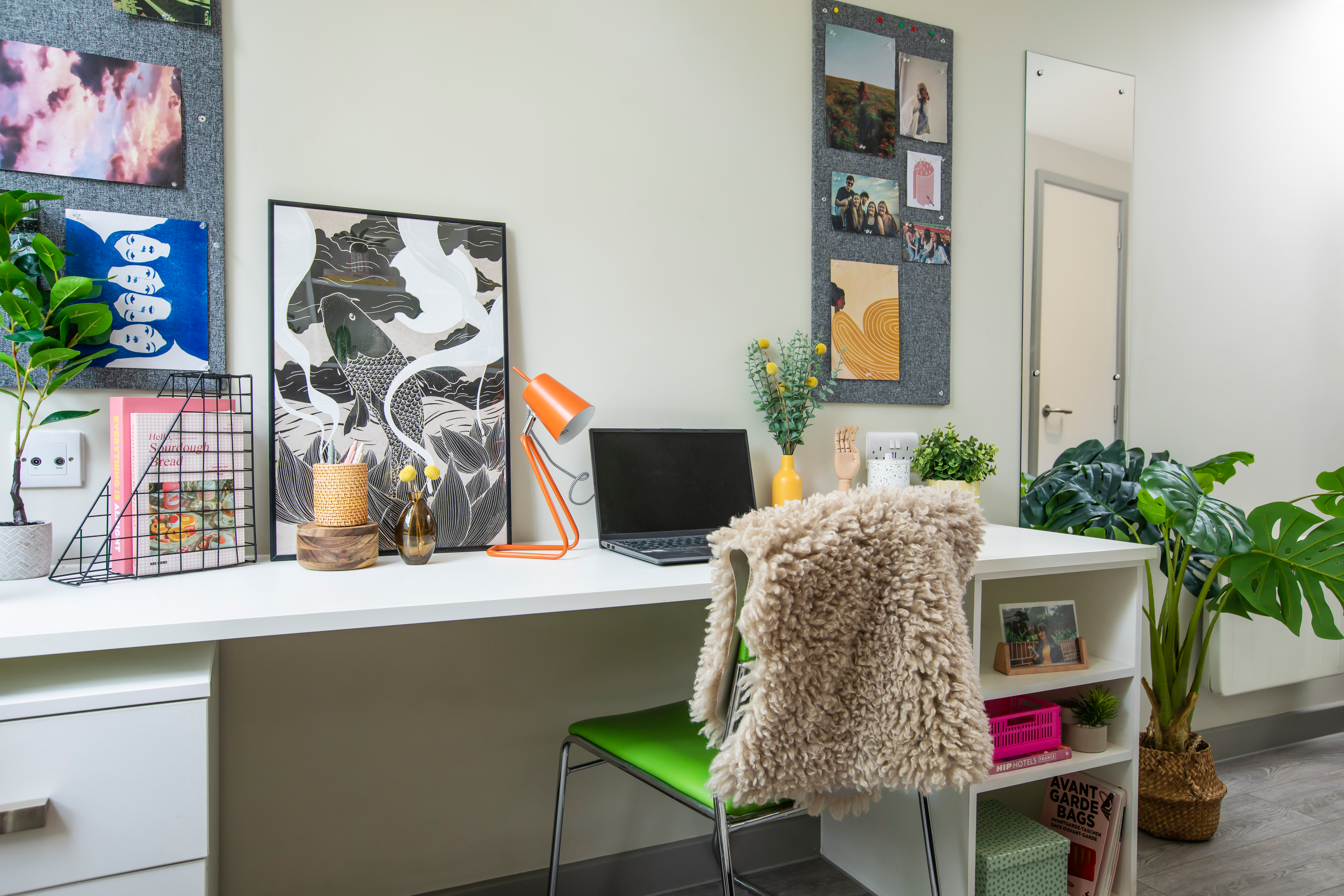 Study space in an En-suite room