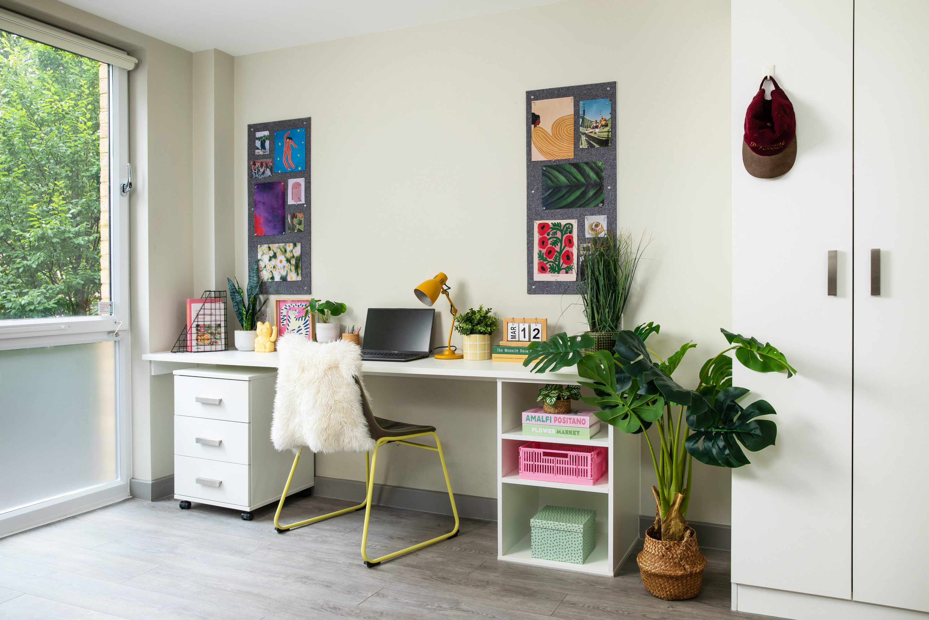 Desk in an Accessible En-suite room