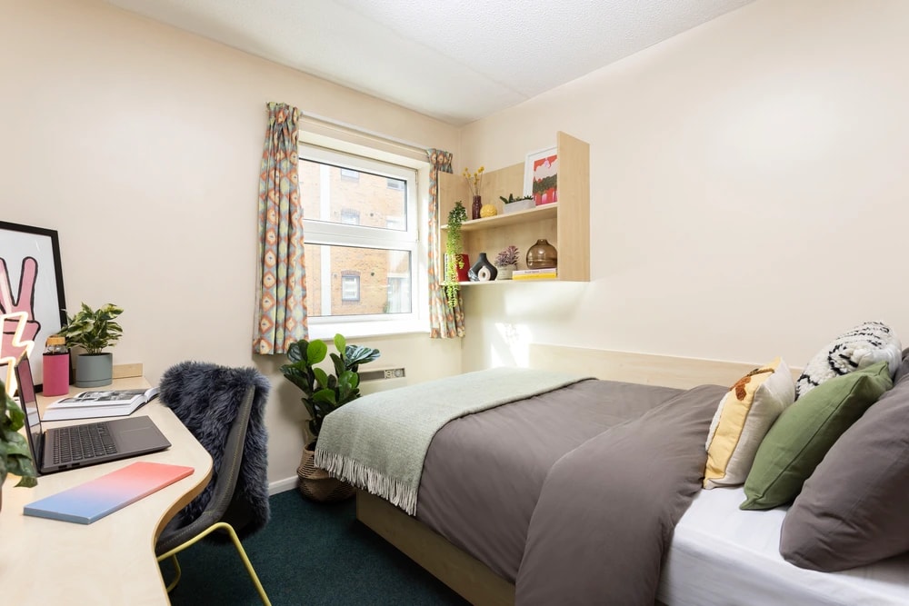 Bed and desk in an En-suite