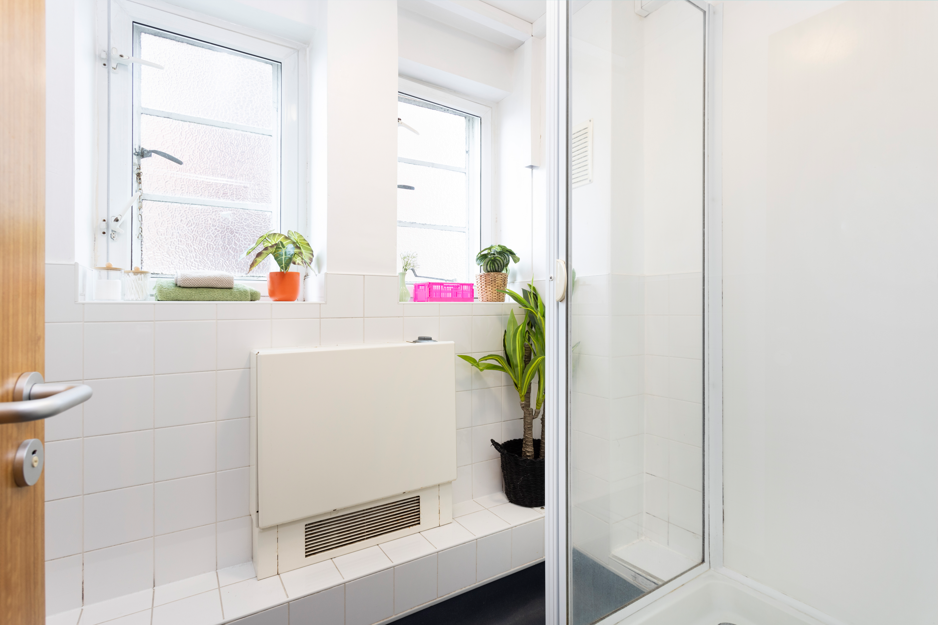Shared bathroom for a Non En-suite room