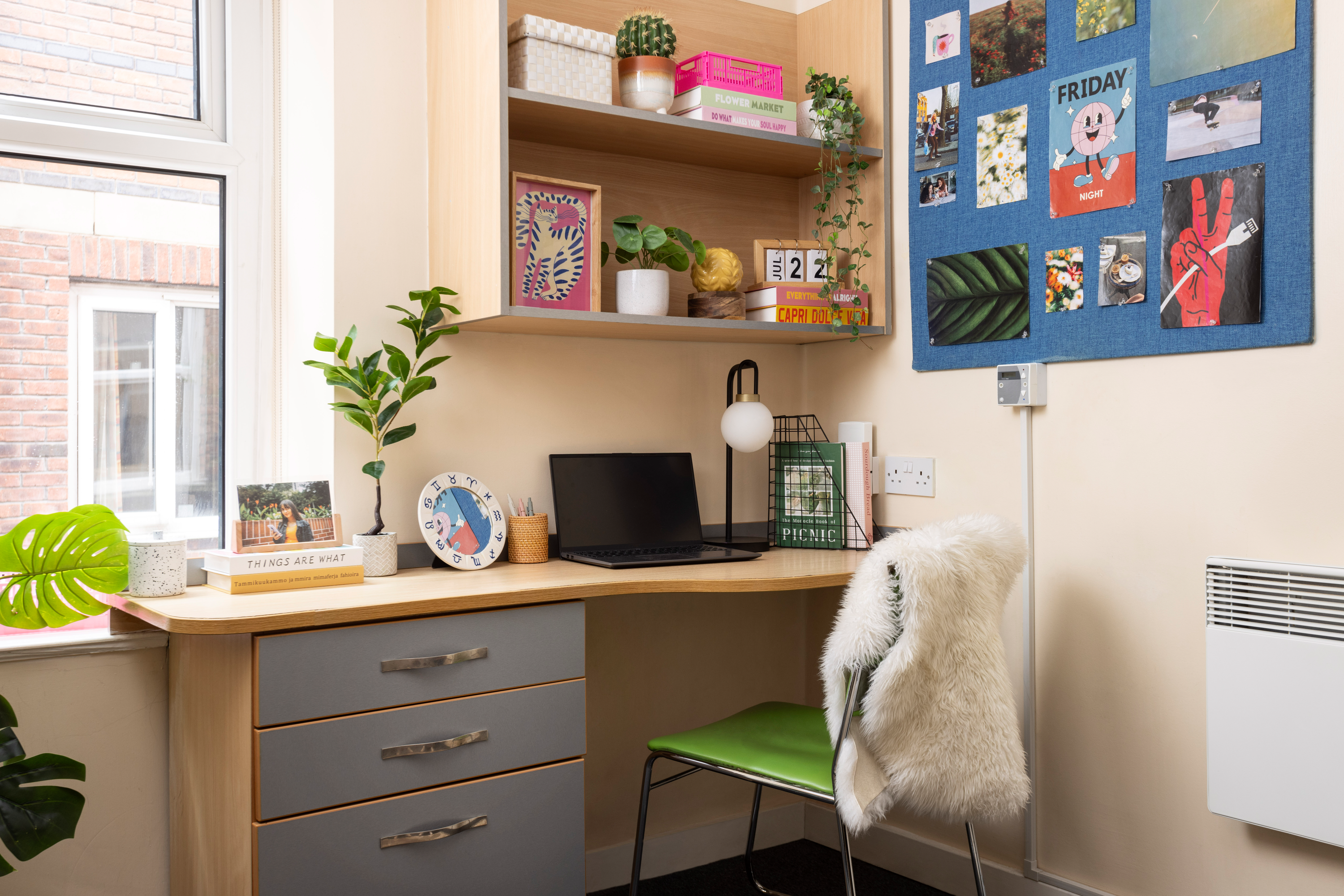 Study space in a en-suite room