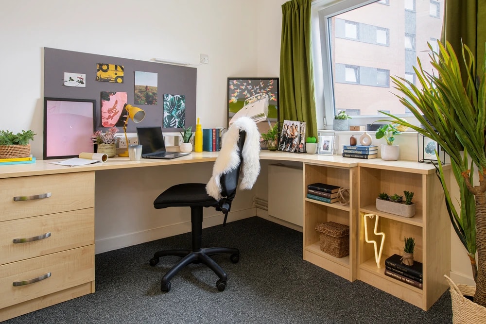 Desk in an Accessible Premium En-suite