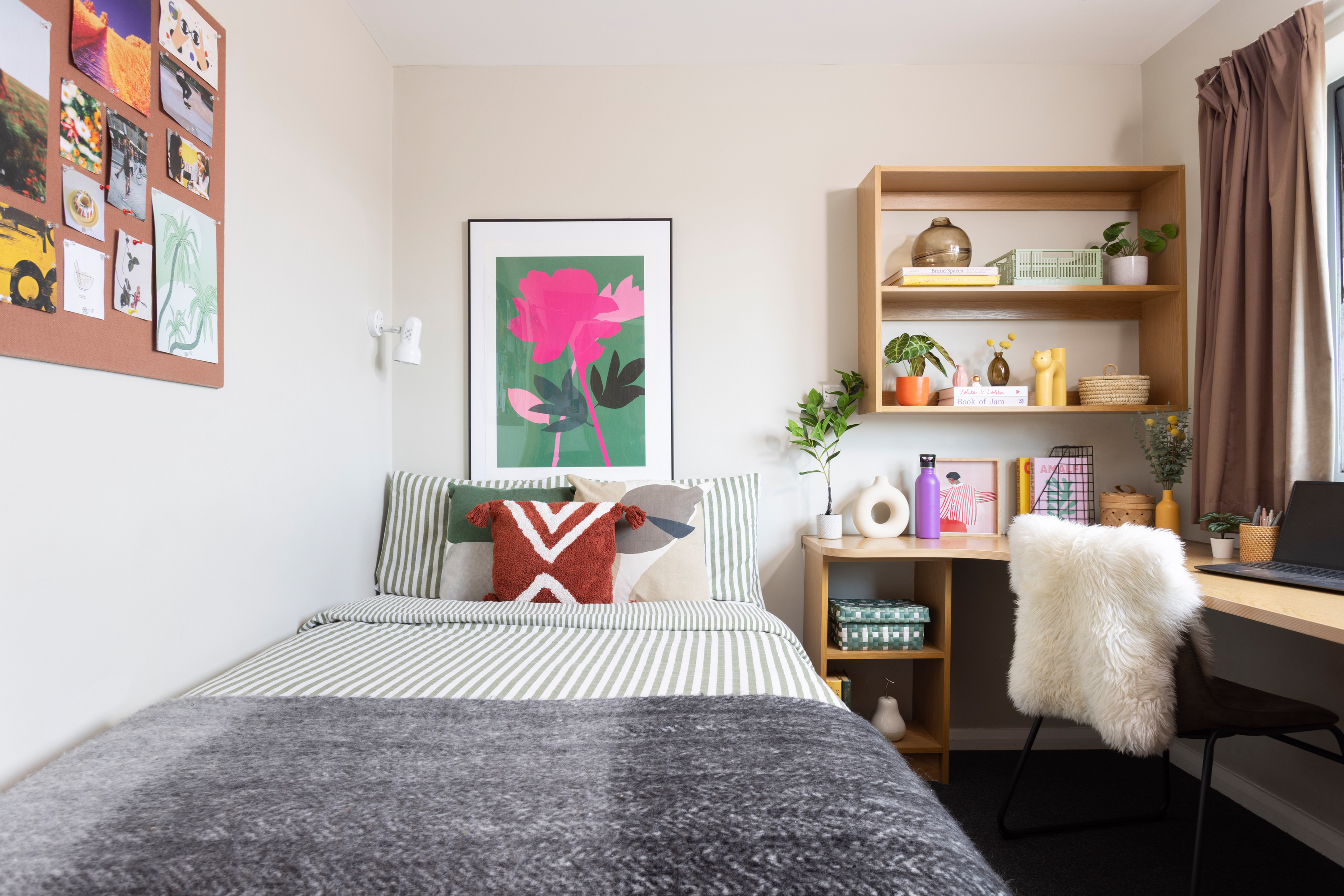 Bed and desk in an En-suite room